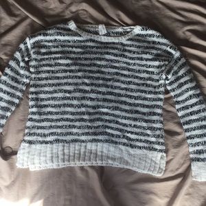 Knitted long sleeve sweater